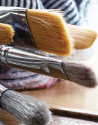Artists' brush cleaning